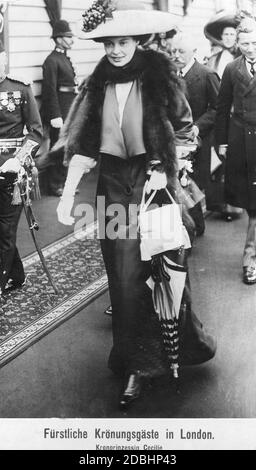 Crown Princess Cecilie of Mecklenburg visited London in 1911. Here she just reached Port Victoria (Royal Victoria Dock) in London. She travelled to the coronation ceremony of George V of Great Britain, which took place on June 22, 1911. Stock Photo