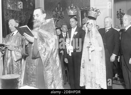 A few days after their civil wedding on February 27, 1927, Alexander Zoubkoff (a Russian emigrant) and Viktoria (nee Princess of Prussia, in her first marriage of Schaumburg-Lippe) had a church wedding celebrated by the Russian Orthodox Bishop Alamatow (from Wiesbaden) in Bonn. Stock Photo