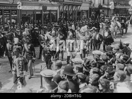 Princes and representatives of foreign states in the funeral procession at the funeral of the British King Edward VII in Windsor: in the funeral procession are, among others, Prince Max of Baden (front left), King Wilhelm II (middle right) and the former American President Theodor Roosevelt (right behind with top hat). Stock Photo