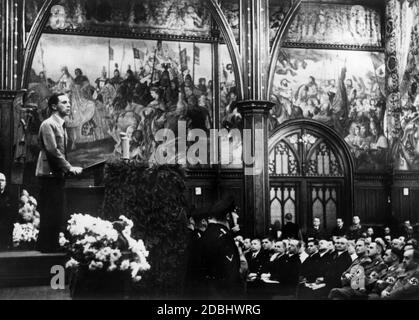 'Joseph Goebbels holds a large meeting at the Cologne conference of the Reichsverband der deutschen Presse (''Reich Association of the German Press'') in the large Guerzenichsaal, at which he makes fundamental considerations about the reorganization of the German press.' Stock Photo