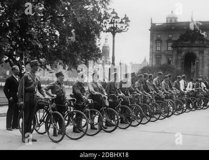In front of the Deutsche Hochschule fuer Politik (German Academy for Politics) 25 students of the NSDStB lined up to start a cycling tour for study purposes through East Prussia. Stock Photo