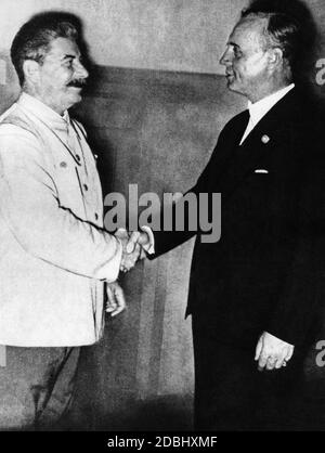 Stalin Ribbentrop Signing of the Hitler-Stalin Pact in Moscow. Molotov ratifying the ...
