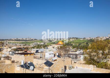 Israel, Jerusalem, View over rooftops of old town towards Dome of the Rock Stock Photo