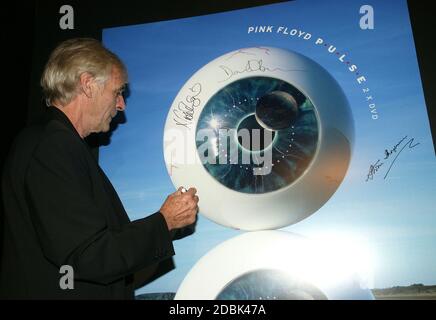 Pink Floyd at the launch of their Pulse DVD at Warner West End London 3rd July 2006 Rick Wright Stock Photo