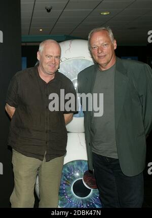 Pink Floyd at the launch of their Pulse DVD at Warner West End London 3rd July 2006 David Gilmour with Chairman of EMI MUSIC UK Tony Wandsworth Stock Photo