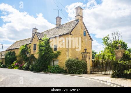 rural Cotsworld stone home in countryside of England Stock Photo