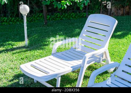 green garden loungers