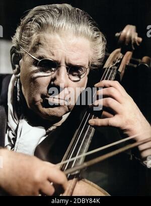 Walter Janssen, deutscher Schauspieler und Regisseur im Fernsehfilm 'Das Cello', Deutschland 1966. German actor and director Walter Janssen in the TV movie 'Das Cello', Germany 1966. Stock Photo