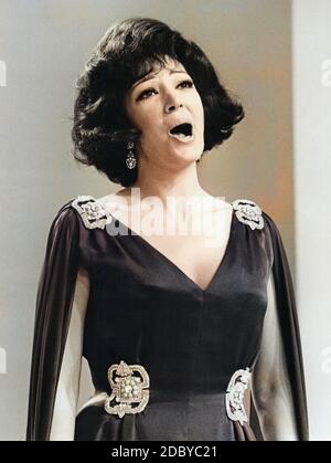 Die amerikanische Sopranistin Anna Moffo bei einem TV-Auftritt in den 1970er Jahren. US-American soprano Anna Moffo at a TV performance in 1970s. Stock Photo