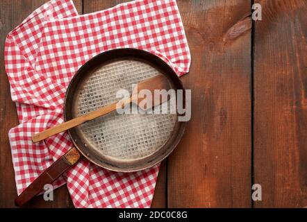 empty round frying pan with handle on brown wooden table, top view Stock Photo
