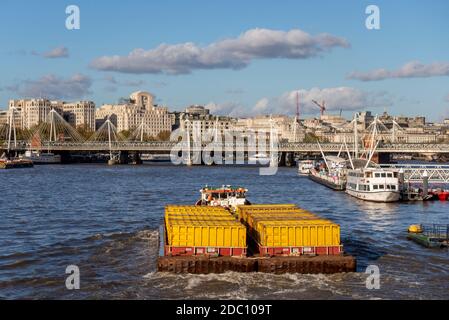 Cory Environmental tug Recovery pulls barge load on the River Thames ...