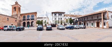 Plaza Mayor y ayuntamiento de Villanueva de la Jara. Provincia de Cuenca. Castilla la Mancha. España. Stock Photo