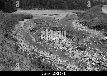 Dried bed of the Howden Reservoir in the Upper Derwent Valley, Derbyshire Peak District, July 2018 Stock Photo