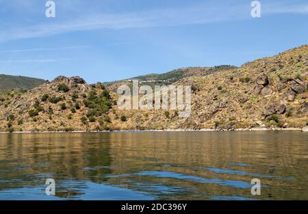 River Douro flowing in the north of Portugal. Douro Region. Stock Photo