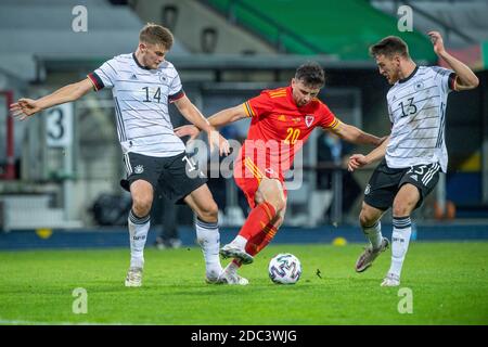 Lars Lukas MAI (left, GER) and Salih OEZCAN (right, vñzcan, GER) versus Thomas HARRIS (WAL), action, fight for the ball, football Laenderspiel, U21, European Championship qualifier, Germany (GER) - Wales ( WAL) 2: 1, on November 17th, 2020 in Braunschweig/Germany. ¬ | usage worldwide Stock Photo