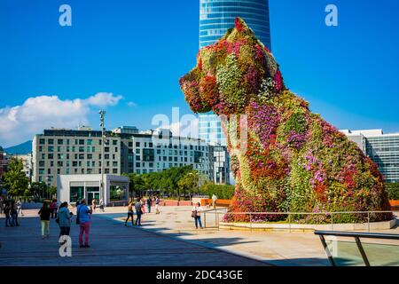 Puppy by Jeff Koons in front of the Guggenheim Museum. Bilbao, Biscay, Basque Country, Spain, Europe Stock Photo