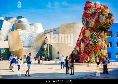 Puppy by Jeff Koons in front of the Guggenheim Museum. Bilbao, Biscay, Basque Country, Spain, Europe Stock Photo