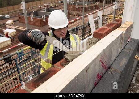 Bricklayer at work on a UK Housing Site Stock Photo