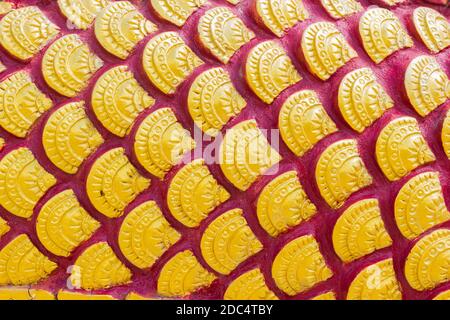 https://l450v.alamy.com/450v/2dc4tby/sculpture-of-golden-dragon-scale-or-fish-scale-textures-in-thai-temple-2dc4tby.jpg