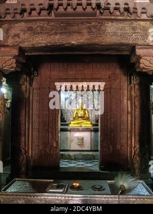 India, Rajasthan, Osian, Near Jodhpur. Ancient Jain Temple dedicated to 24th Jain Tirthankar Mahavir Swami. Statue of Lord Mahavira. 2500 years old. Stock Photo