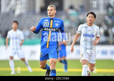 Machida Zelvia's Dorian Babunski (L) and Matsumoto Yamaga's Hayuma Tanaka during the 2020 J2 league soccer match between FC Machida Zelvia 1-2 Matsumoto Yamaga FC at Machida GION Stadium in Tokyo, Japan on November 15, 2020. Credit: AFLO/Alamy Live News Stock Photo