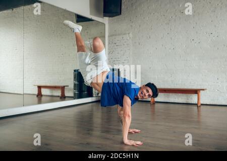 Man doing a handstand on the floor while dancing Stock Photo