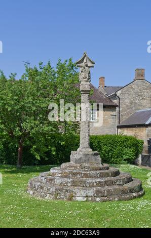 Historic 14th century cross in the church yard of St Mary the Virgin, Higham Ferrers, Northamptonshire, UK Stock Photo