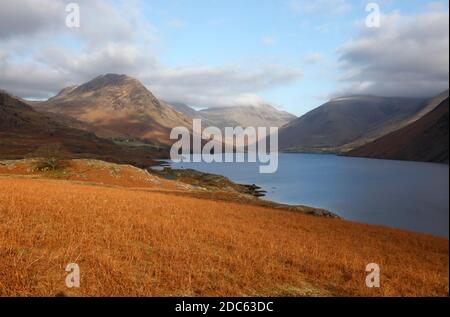 Looking up Wast Water to the fells of Yewbarrow, Great Gable, Lingmell, Lake District, Cumbria, England, UK Stock Photo