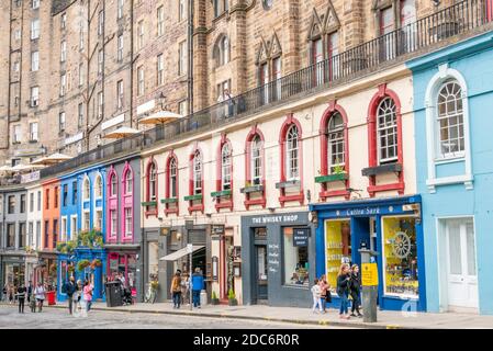 Shops bars and cafes on Victoria st. and West Bow Old Town Edinburgh Old Town Edinburgh Scotland GB UK Europe Stock Photo