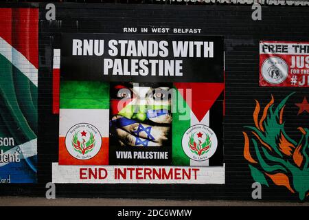 'RNU stands with Palestine' - Impressionen: International Wall Belfast, Nordirland/ Northern Ireland. Stock Photo