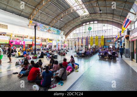 Passengers inside the Hua Lamphong train station in Bangkok, Thailand Stock Photo