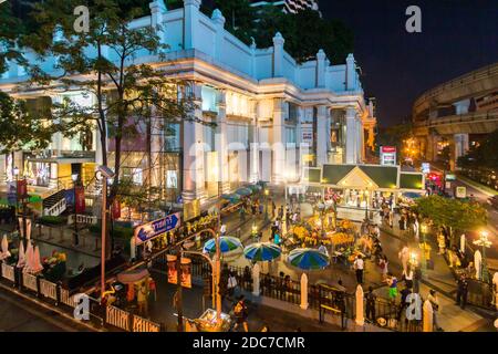 Many Thais offer prayers at the popular Erawan Shrine in Bangkok, Thailand Stock Photo