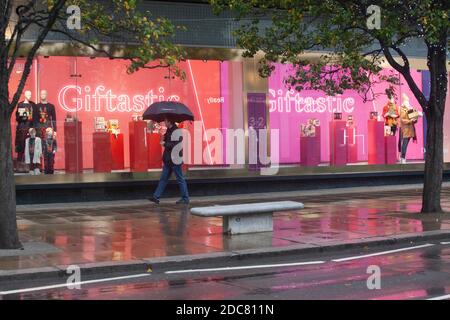 London, UK, 19 November 2020: Despite England's lockdown and rainy weather some people go window-shopping or use click and collect in London's West End. Some food shops and pharmacies are open. However the streets are mostly empty except for builders or delivery drivers. Anna Watson/Alamy Live News Stock Photo