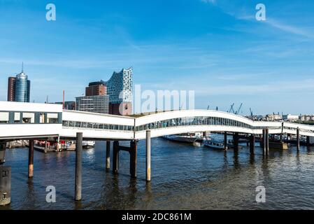 Bridge in the pier on the Elbe river with the Elbphilharmonie (Elbe Philharmonic Hall) in the background in St Pauli, Hamburg, Germany Stock Photo