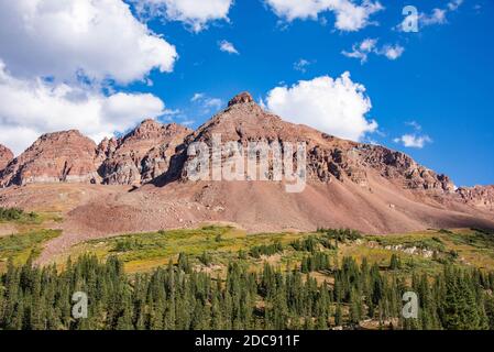 Classic view of the Maroon Bells and Maroon Lake, Aspen, Colorado, USA Stock Photo