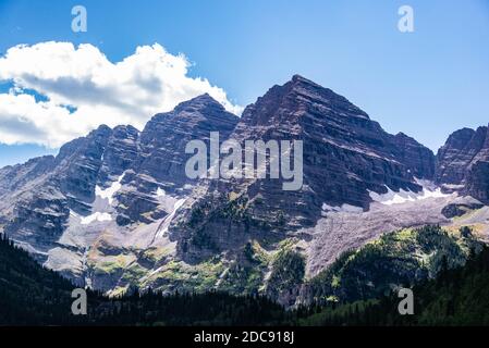 Classic view of the Maroon Bells and Maroon Lake, Aspen, Colorado, USA Stock Photo