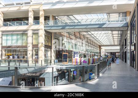 The Westgate shopping centre and Oxford central Library in Oxford City ...