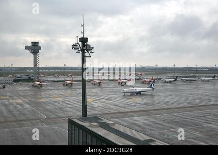 01.11.2020, Schoenefeld, Brandenburg, Germany - View of the apron from the visitors' terrace of Berlin Brandenburg Airport BER. Aircraft of the airlin Stock Photo