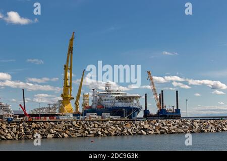 '30.09.2020, Sassnitz, Mecklenburg-West Pomerania, Germany - Ferry port Mukran with the Russian laying ship ''Akademik Tscherski'' in Sassnitz. 0MC200 Stock Photo