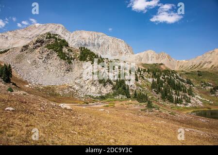 View of the route to Trailrider Pass on the Maroon Bells Loop, Aspen, Colorado, USA Stock Photo