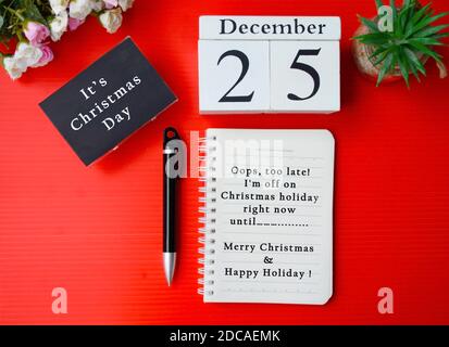 Christmas message written on notepad with with white cube number and month background. High quality photo. Merry Christmas concept Stock Photo