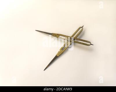 Brass reduction compass or proportional scale divider. Geometry tool used  to scale up or down designs and in navigation to transfer distance on  charts Stock Photo - Alamy