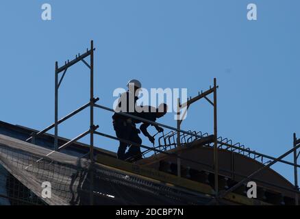 Berlin, Germany. 23rd Apr, 2020. Workers work on a roof. Credit: Paul Zinken/dpa-zentralbild/ZB/dpa/Alamy Live News Stock Photo