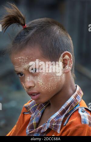 Asian boy with fashionable hairstyle on the balcony wearing sunglasses Stock Photo - Alamy Asian boy with fashionable hairstyle on the balcony wearing sunglasses Stock Photo - Alamy