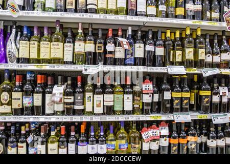 Miami Beach Florida,Publix Grocery Store supermarket,wine bottles wines shelf shelves,display sale
