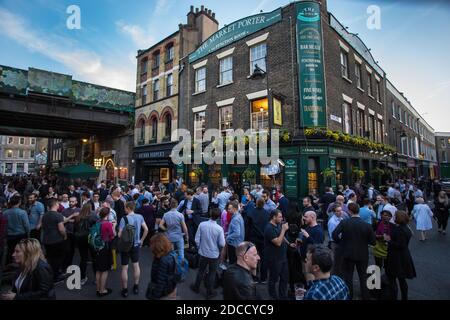 People Drinking Outside The Market Porter Pub, Borough Market, London, England Stock Photo