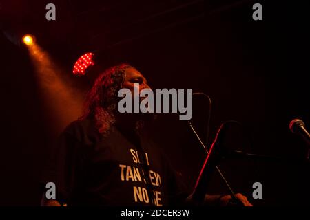 Man singing at night setting the nightlife in Mexico City while teas the artificial mist illuminated with red light moves Stock Photo