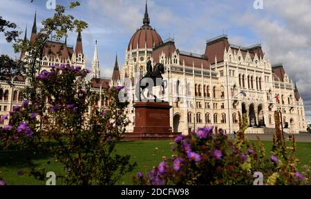 Budapest, Hungary. 27th Sep, 2020. The Parliament Building, situated on Kossuth Square on the banks of the river Danube, Buda.The Neo Gothic style building is a popular tourist destination, opened in 1902 and is the seat of the National Assembly of Hungary. Credit: Paul Lakatos/SOPA Images/ZUMA Wire/Alamy Live News Stock Photo