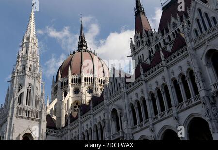 Budapest, Hungary. 27th Sep, 2020. The Parliament Building, situated on Kossuth Square on the banks of the river Danube, Buda.The Neo Gothic style building is a popular tourist destination, opened in 1902 and is the seat of the National Assembly of Hungary. Credit: Paul Lakatos/SOPA Images/ZUMA Wire/Alamy Live News Stock Photo