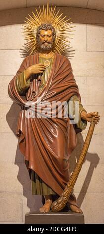 VIENNA, AUSTIRA - OCTOBER 22, 2020:  The carved polychrome statue of apostle St. Jude Thadeus of in  church Laurentiuskirche from end of 19. cent.. Stock Photo